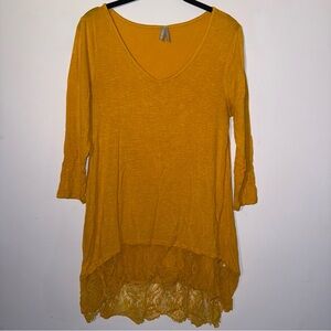 Vanity women’s size medium quarter length sleeve tunic mustard yellow